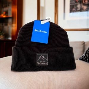 New with tag Columbia one size unisex thick stretchy rolled beanie.